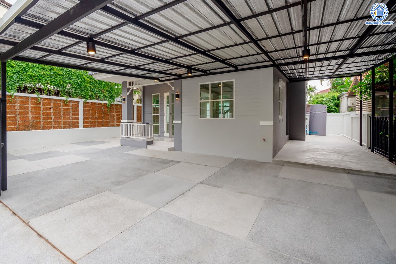 บ้านมือสองตกแต่งใหม่ แบรนด์ LH ม.ชัยพฤกษ์ บางบัวทอง หลังมุม เนื้อที่ 57.7 ตร.ว. ฟังก์ชัน 3 ห้องนอน 2 ห้องน้ำ จอดรถ 2 คัน พร้อม facilities ครบครัน บนทำเลเดินทางสะดวก ติดถนนบางกรวย-ไทรน้อย ใกล้เซ็นทรัลเวสต์เกต และรถไฟฟ้าสายสีม่วง "สถานีบางพลู"